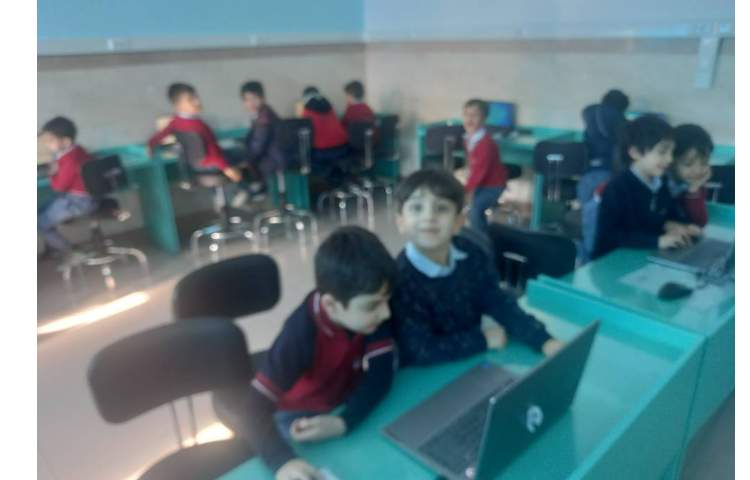 رایانه : انجام پروژه حرکت ماشین در اسکرچ جونیور 6