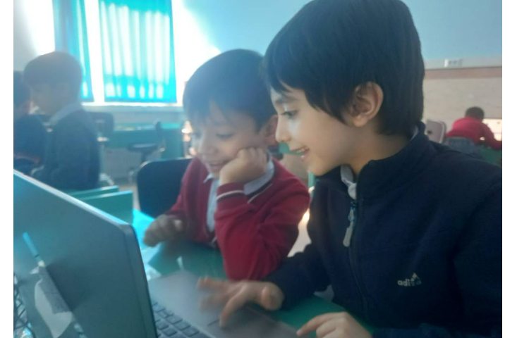 رایانه : انجام پروژه حرکت ماشین در اسکرچ جونیور 9