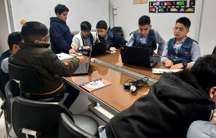 رایانه -انجام پروژه ی حضور غیاب مدرسه در اسکرچ 1