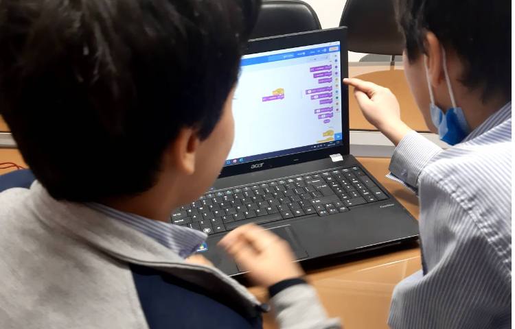 رایانه -انجام پروژه ی حضور غیاب مدرسه در اسکرچ 2