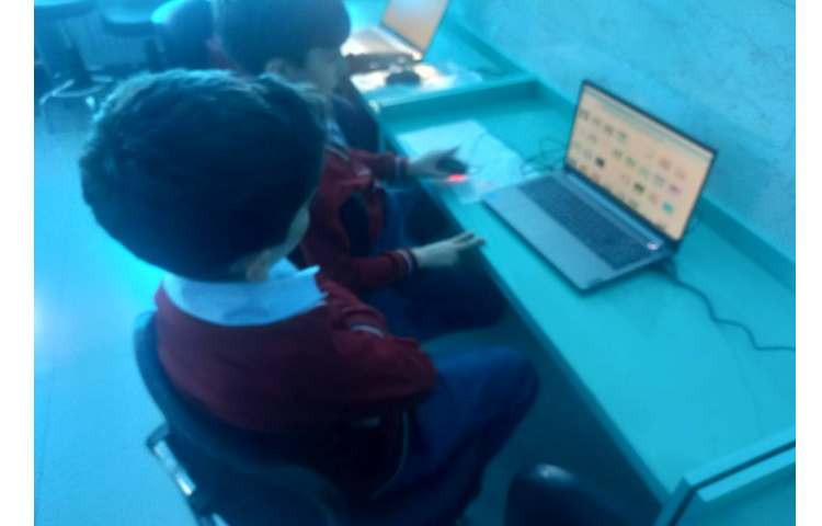 رایانه چهارم 1 انجام پروژه رسیدن به مدرسه 1