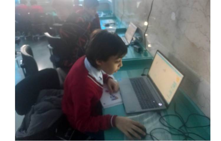 رایانه : یادگیری کاربرد بلوک بپرس و پاسخ و انجام پروژه ساخت ماشین حساب