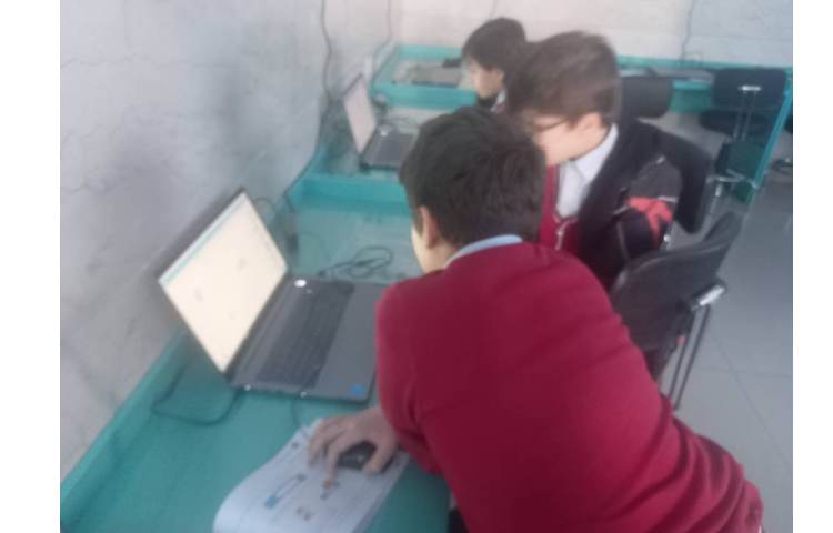 رایانه : یادگیری کاربرد بلوک بپرس و پاسخ و انجام پروژه ساخت ماشین حساب 8