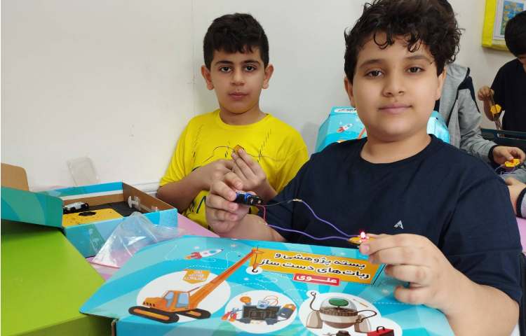 رباتیک-اتصال LED ها به بدنه مربوطه 3