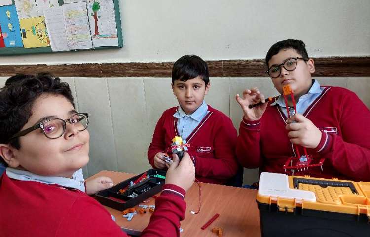 رباتیک-ساخت پره‌ها و متصل کردن المان موتور به موتور 1