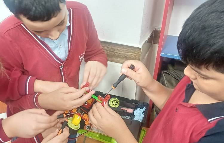 رباتیک ، اتصال شاسی چپ و راست ماشین 2