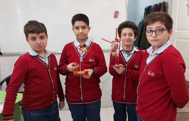 رباتیک- تکمیل کردن آسیاب و متصل کردن باتری و بُرد به آسیاب و به حرکت درآوردن پره‌ها جداسازی قطعات آس 2