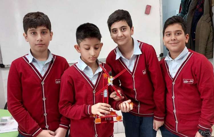 رباتیک- تکمیل کردن آسیاب و متصل کردن باتری و بُرد به آسیاب و به حرکت درآوردن پره‌ها جداسازی قطعات آس 3