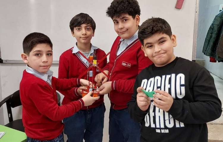 رباتیک- تکمیل کردن آسیاب و متصل کردن باتری و بُرد به آسیاب و به حرکت درآوردن پره‌ها جداسازی قطعات آس