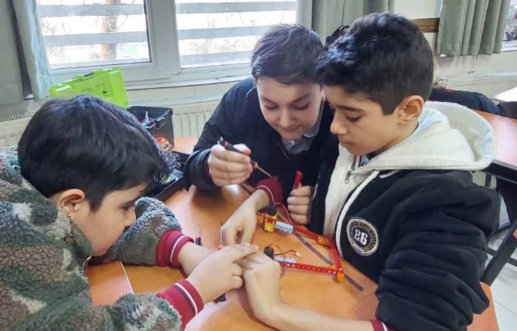 رباتیک - تکمیل کردن شاسی ماشین و ایده پردازی جهت ایجاد تعادل در سازه 5