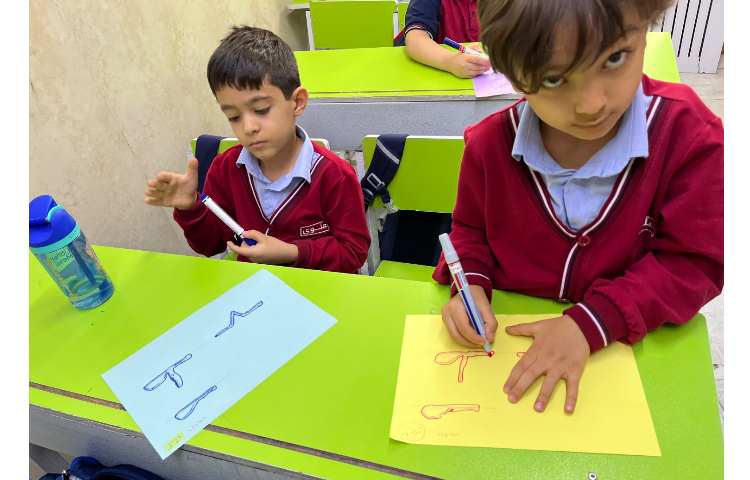 ردیابی لوحه ی چسبی با ماژیک 2