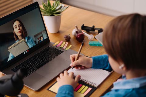 تأثیر خانواده بر رشد شخصیت دانش‌آموزان
