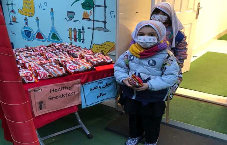 رعایت پروتکل ها همراه با توزیع میان وعده سالم 2