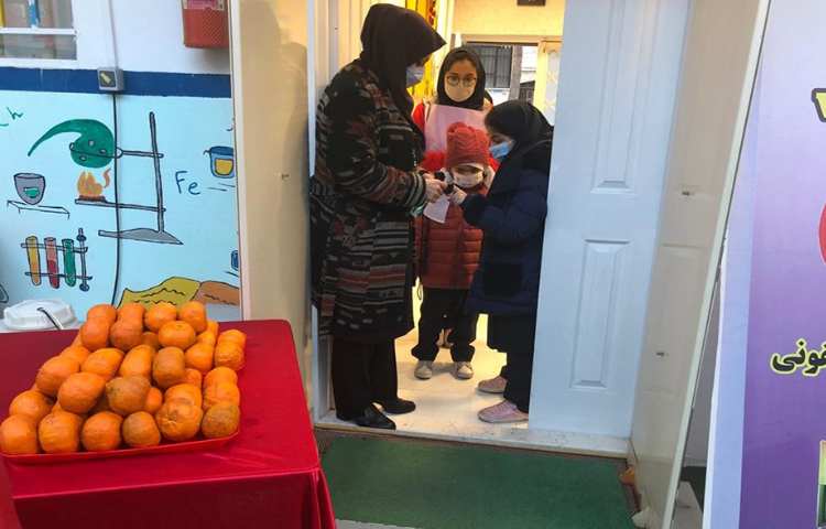 رعایت پروتکل ها همراه با توزیع میان وعده سالم 6