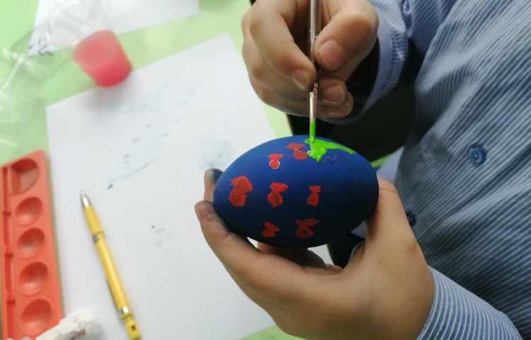 رنگ آمیزی تخم مرغ سفالی 1