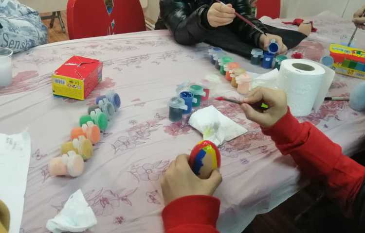 رنگ آمیزی تخم مرغ سفالی 2