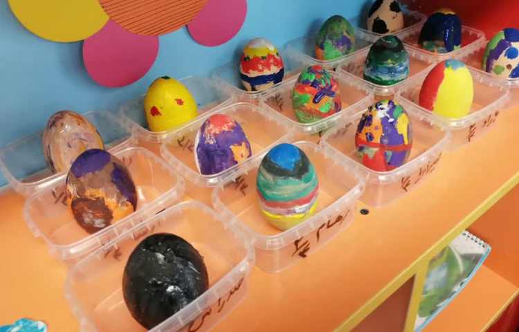 رنگ آمیزی تخم مرغ سفالی 3