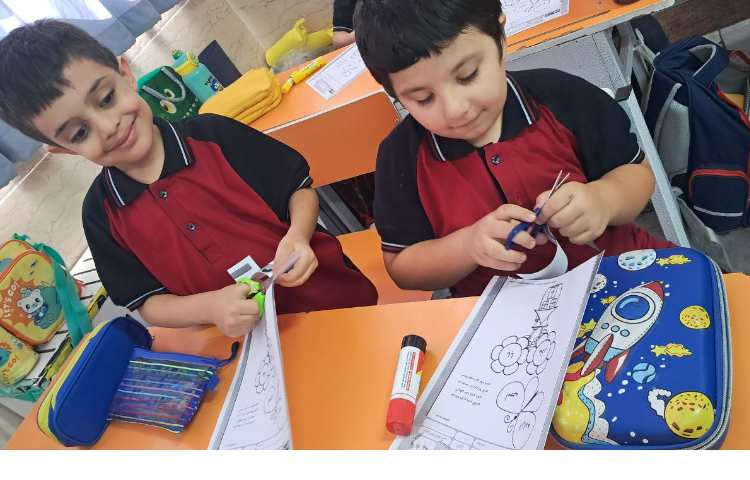 رنگ آمیزی و برش کاربرگ کارت کلمه ها درس فارسی