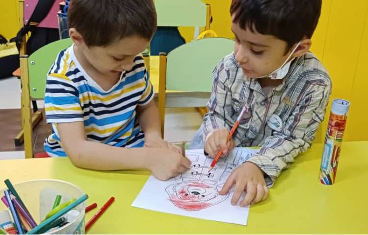 :رنگ آمیزی گروهی کاراکتر، اجرای نمایش عروسکی، پیش بادبادک