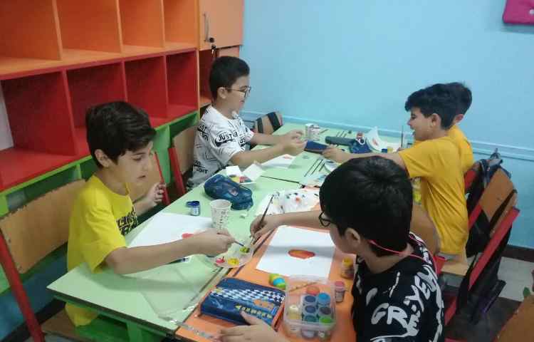 رنگ آمیزی گل لاله با استفاده از گواش و ترکیب رنگ 1