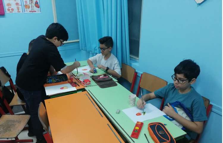 رنگ آمیزی گل لاله با استفاده از گواش و ترکیب رنگ 2