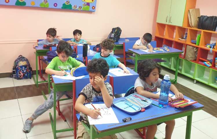 رنگ سبز و آبی و قرمز تدریس شد و یک مدل کاربرگ رنگ شد 1