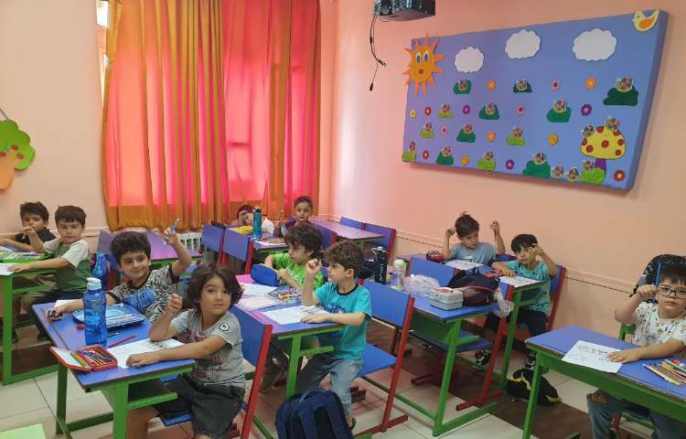 رنگ سبز و آبی و قرمز تدریس شد و یک مدل کاربرگ رنگ شد 2