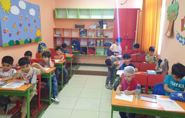 رنگ سبز و آبی و قرمز تدریس شد و یک مدل کاربرگ رنگ شد