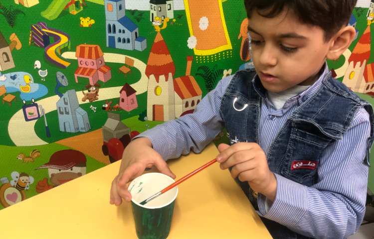 رنگ کردن لیوان یکبار مصرف و درست کردن حیوانات 1