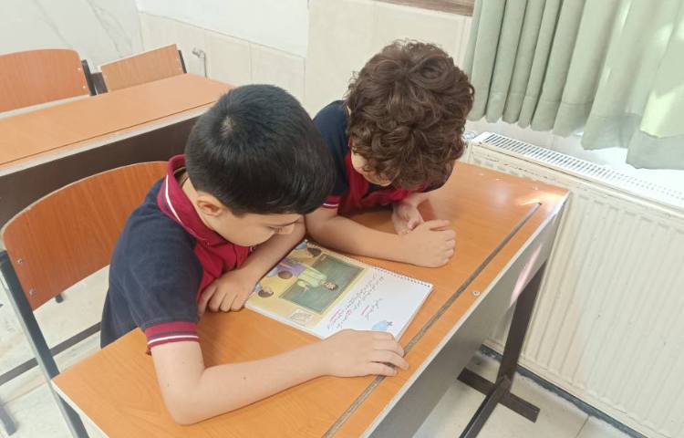 روانخوانی درس کتابخانه‌ی ما توسط دانش‌آموزان 1