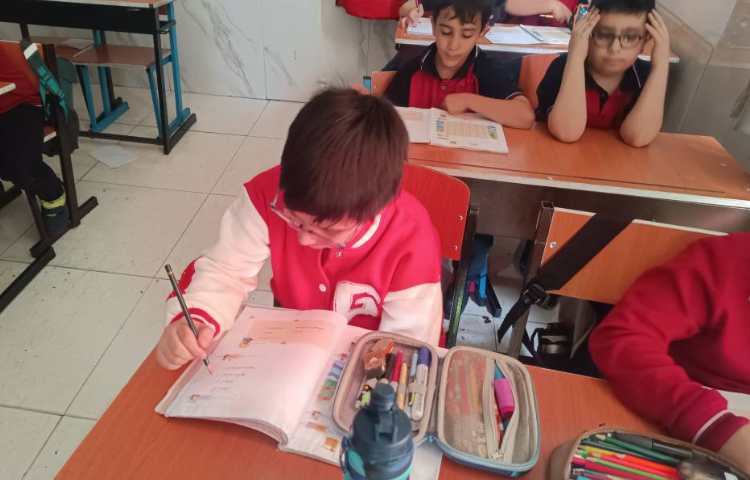 روانخوانی قرآن توسط دانش‌آموزان 2