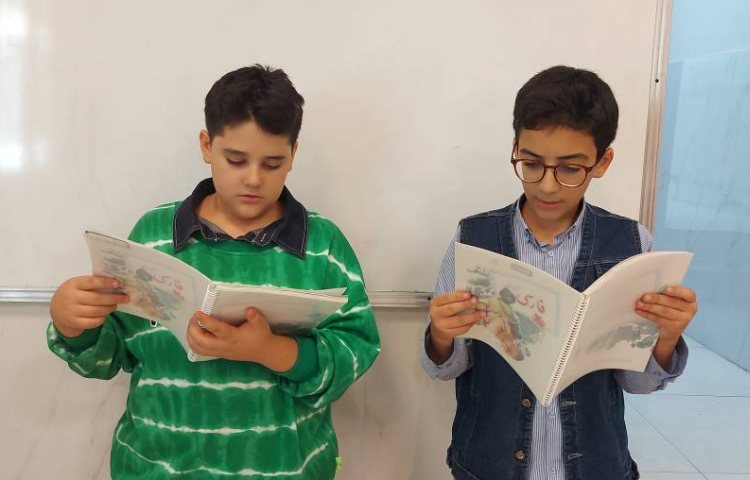 روانخوانی کتاب فارسی و انجام مشاعره با شعری که حفظ کردند.