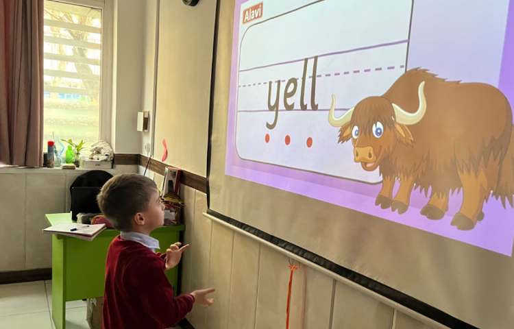 روخوانی مثال‌های حرف Yy