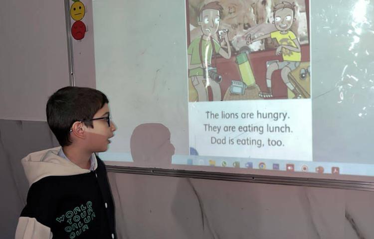 روخوانی و خلاصه‌گویی کتاب داستان به مناسبت هفته‌ی کتاب و کتابخوانی در زنگ زبان 1