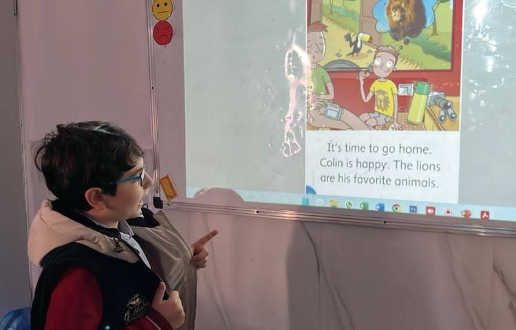 روخوانی و خلاصه‌گویی کتاب داستان به مناسبت هفته‌ی کتاب و کتابخوانی در زنگ زبان