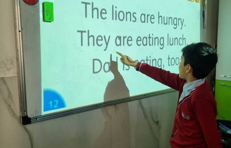 روخوانی و خلاصه‌گویی کتاب داستان به مناسبت هفته‌ی کتاب و کتابخوانی در زنگ زبان 2