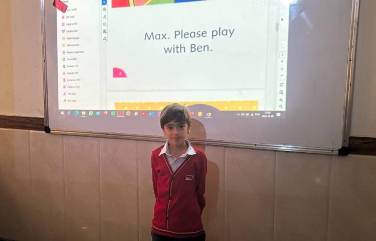 روخوانی و خلاصه‌گویی کتاب داستان به مناسبت هفته‌ی کتاب و کتابخوانی در زنگ زبان 2