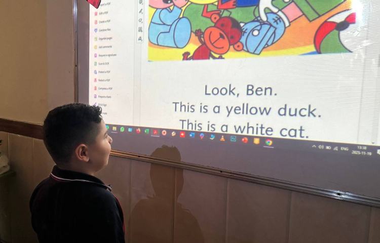 روخوانی و خلاصه‌گویی کتاب داستان به مناسبت هفته‌ی کتاب و کتابخوانی در زنگ زبان 3