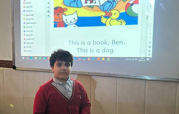 روخوانی و خلاصه‌گویی کتاب داستان به مناسبت هفته‌ی کتاب و کتابخوانی در زنگ زبان 4