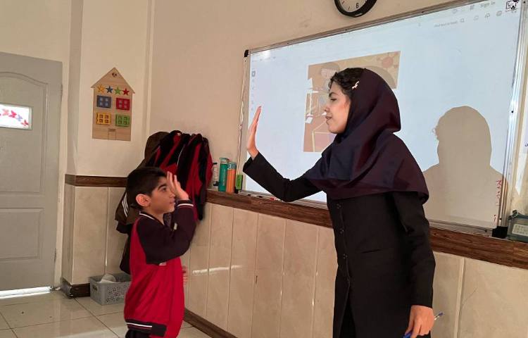 روخوانی کتاب داستان به مناسبت هفته‌ی کتاب و کتابخوانی در زنگ زبان 9