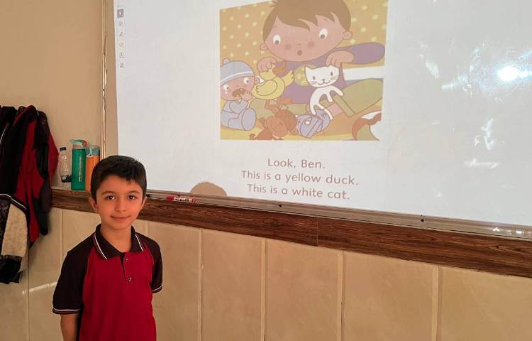 روخوانی کتاب داستان به مناسبت هفته‌ی کتاب و کتابخوانی در زنگ زبان 11