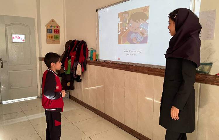 روخوانی کتاب داستان به مناسبت هفته‌ی کتاب و کتابخوانی در زنگ زبان 12