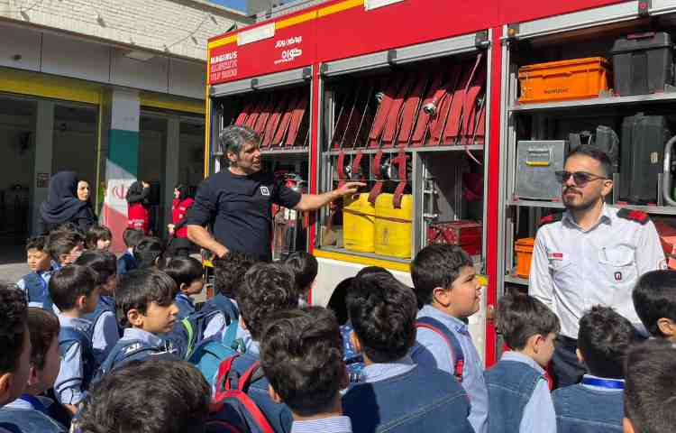 روز آتش نشانی و بازدید از ایستگاه آتش نشانی 9