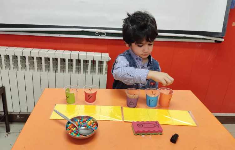 روز اسمارتیز بازی اعداد در کنار شناخت رنگها 2