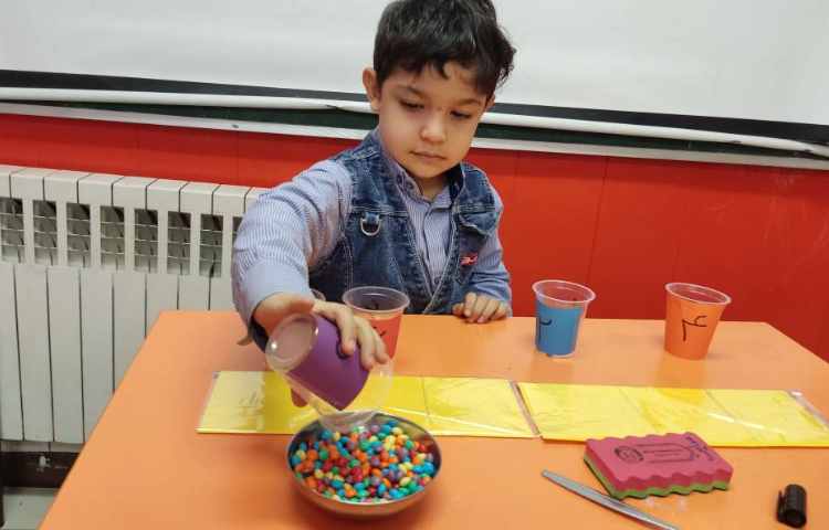 روز اسمارتیز بازی اعداد در کنار شناخت رنگها 3