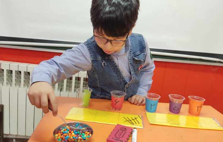 روز اسمارتیز بازی اعداد در کنار شناخت رنگها 5