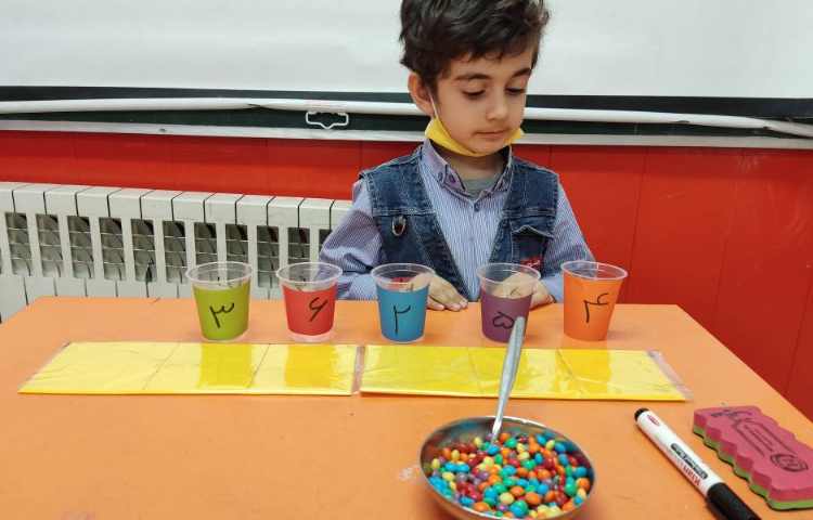 روز اسمارتیز بازی اعداد در کنار شناخت رنگها 6