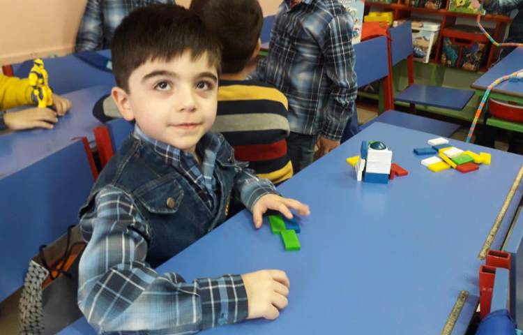 روز بدون کیف دانش آموزان دبستان علوی