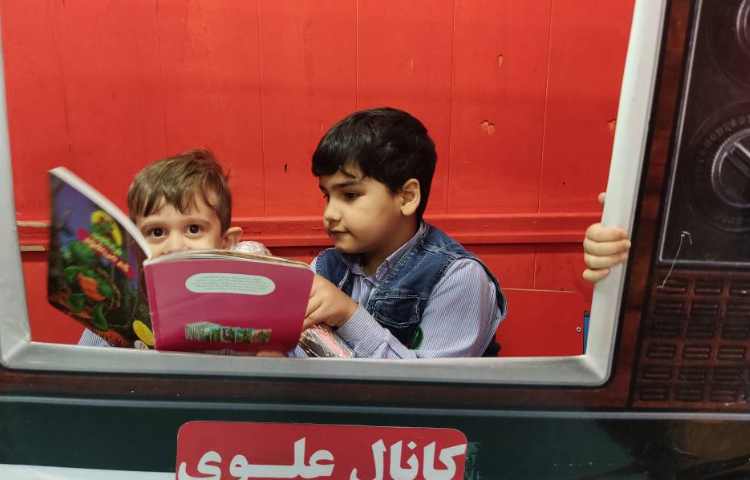 روز تلویزیون: اخبارگویی برنامه طنز گزارش فوتبال توسط نوآموزان 2