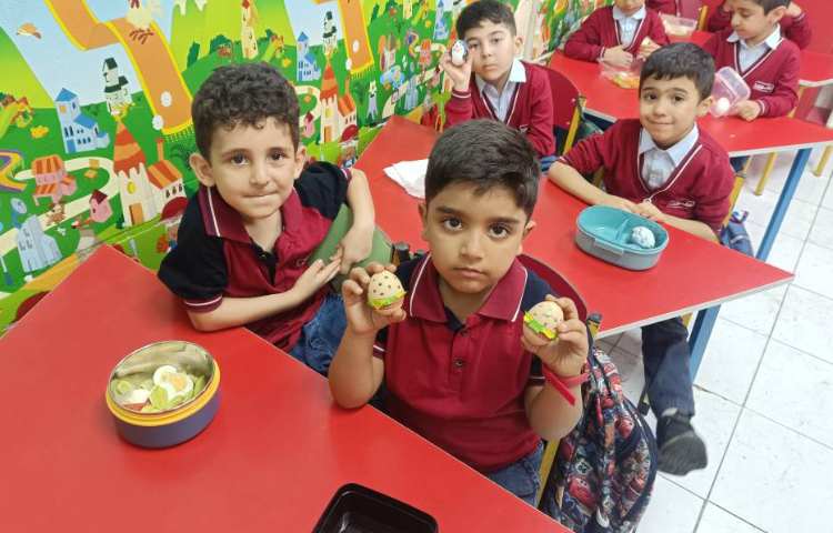 روز جهانی تخم‌مرغ و جایزه گرفتن تخم‌مرغ شانسی 1